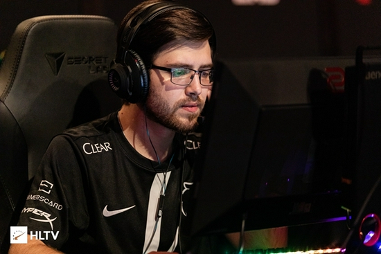 激情四射的男子篮球邀请赛点燃年味